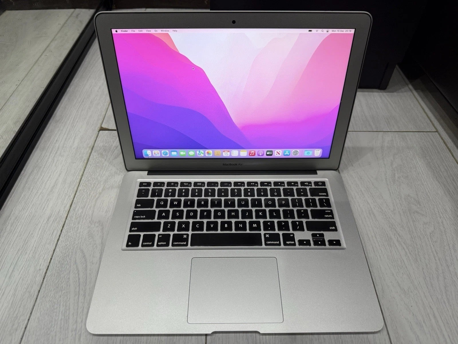 MacBook Air 2015 13.3” – Core i5 | 4GB RAM | 128GB SSD