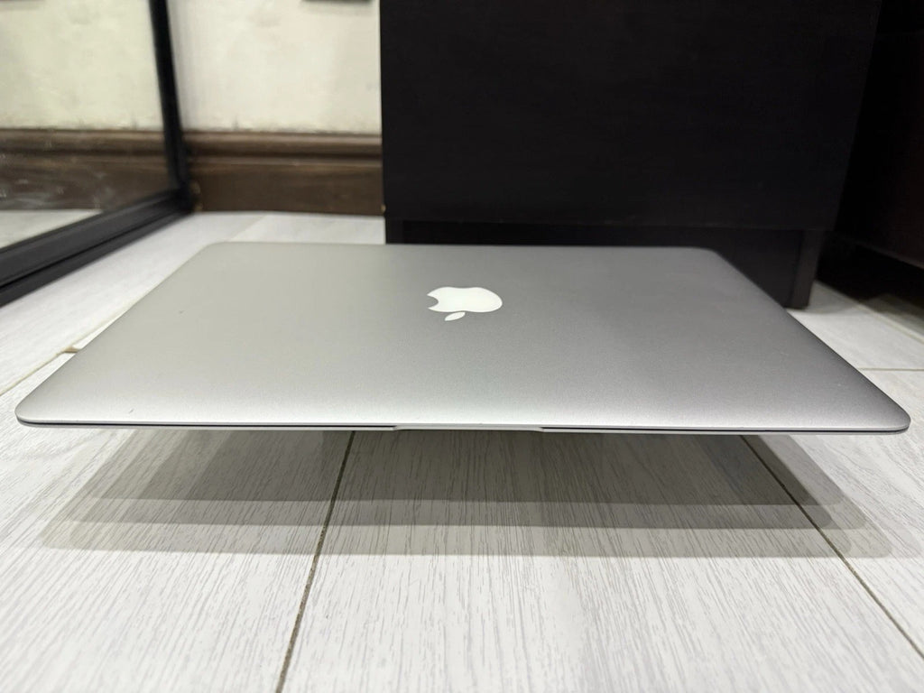 MacBook Air 2015 13.3” – Core i5 | 4GB RAM | 128GB SSD