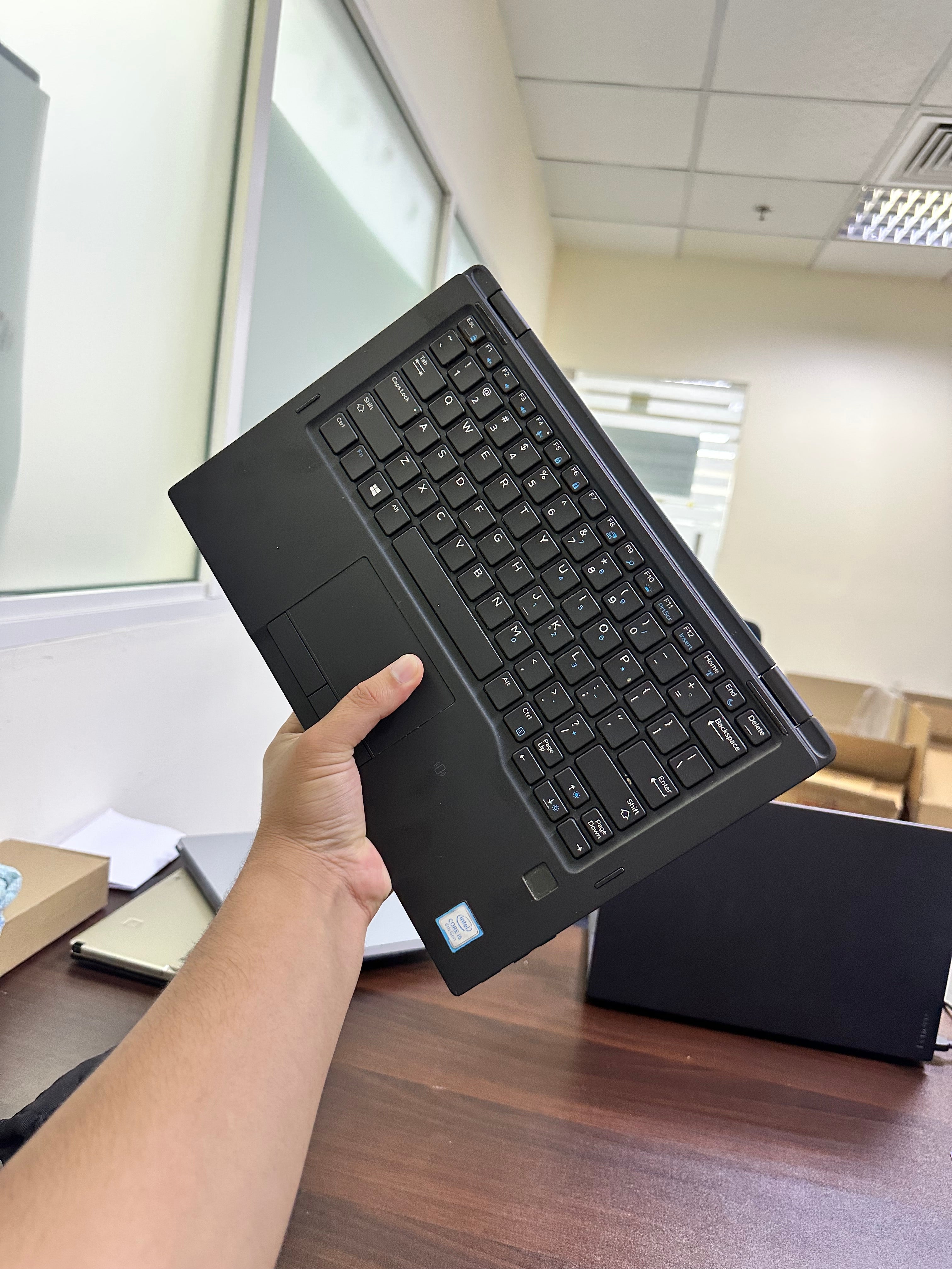 Dell Latitude 7390 2-in-1 | Core i5 8th Gen | 8GB RAM | 256GB SSD | Touchscreen Laptop