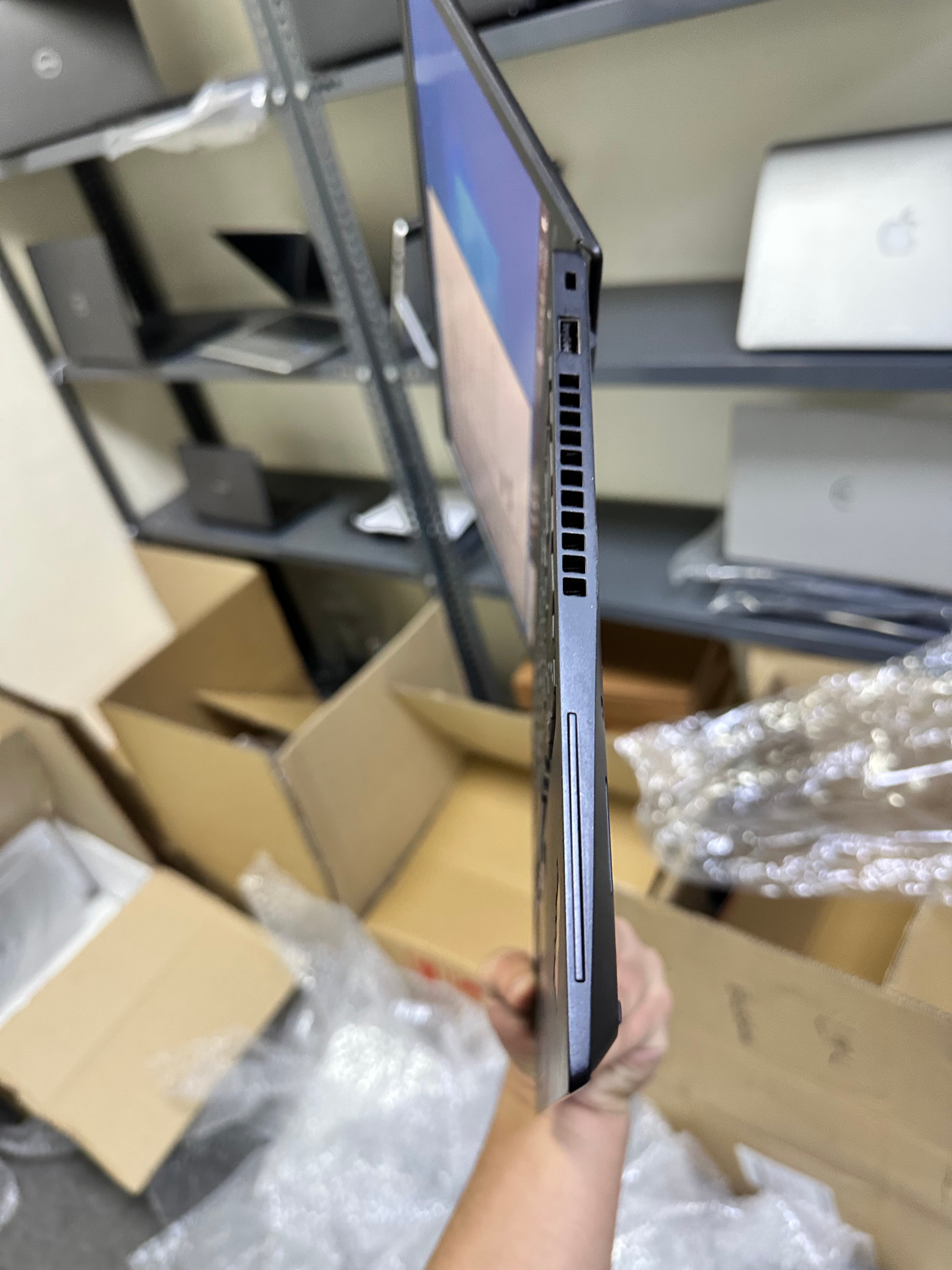 ENOVO THINKPAD T14s
AMD Ryzen™ 5 PRO 4650U