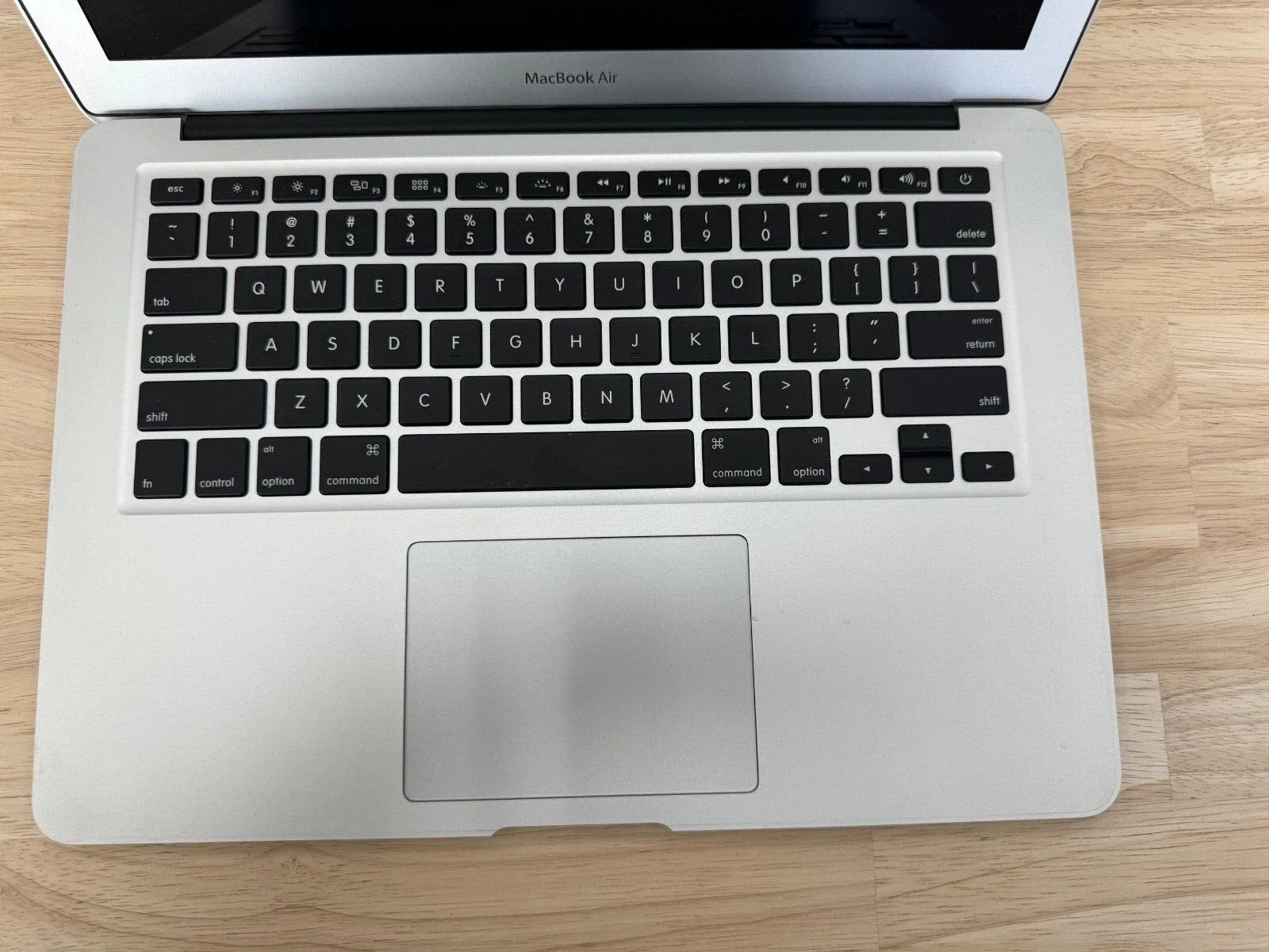 MacBook Air 2015 13.3” – Core i5 | 4GB RAM | 128GB SSD